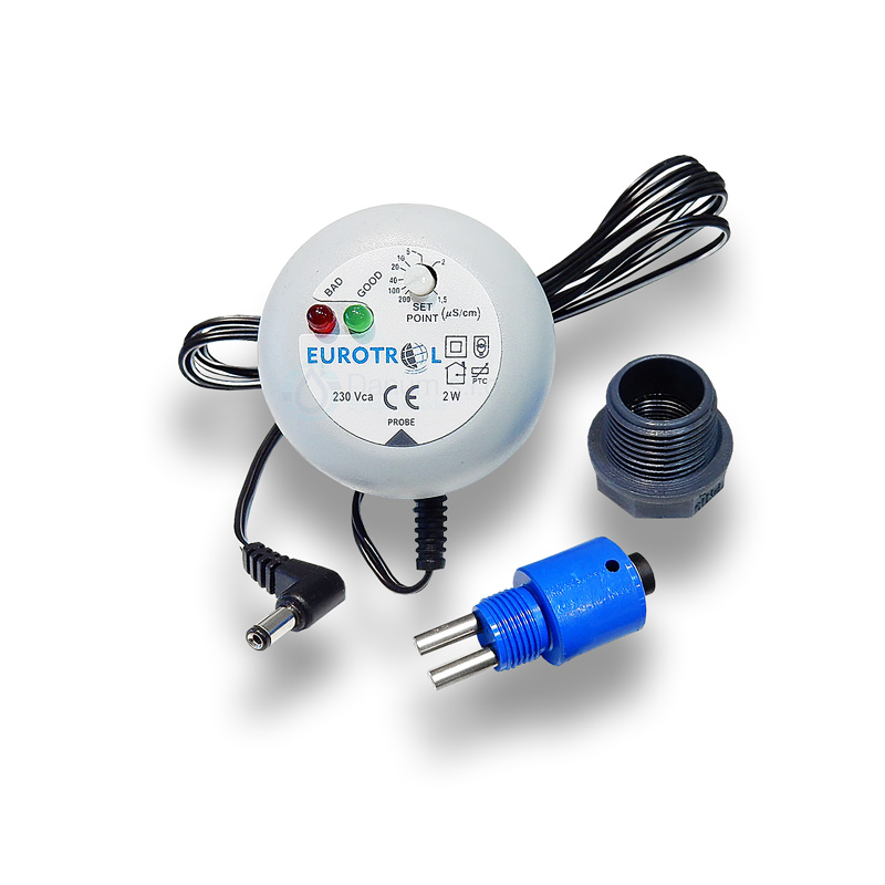Indicating conductivity meter with sensor