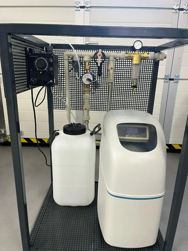 Automatic water treatment unit BUV for heating and cooling systems with corrosion inhibitor dosing